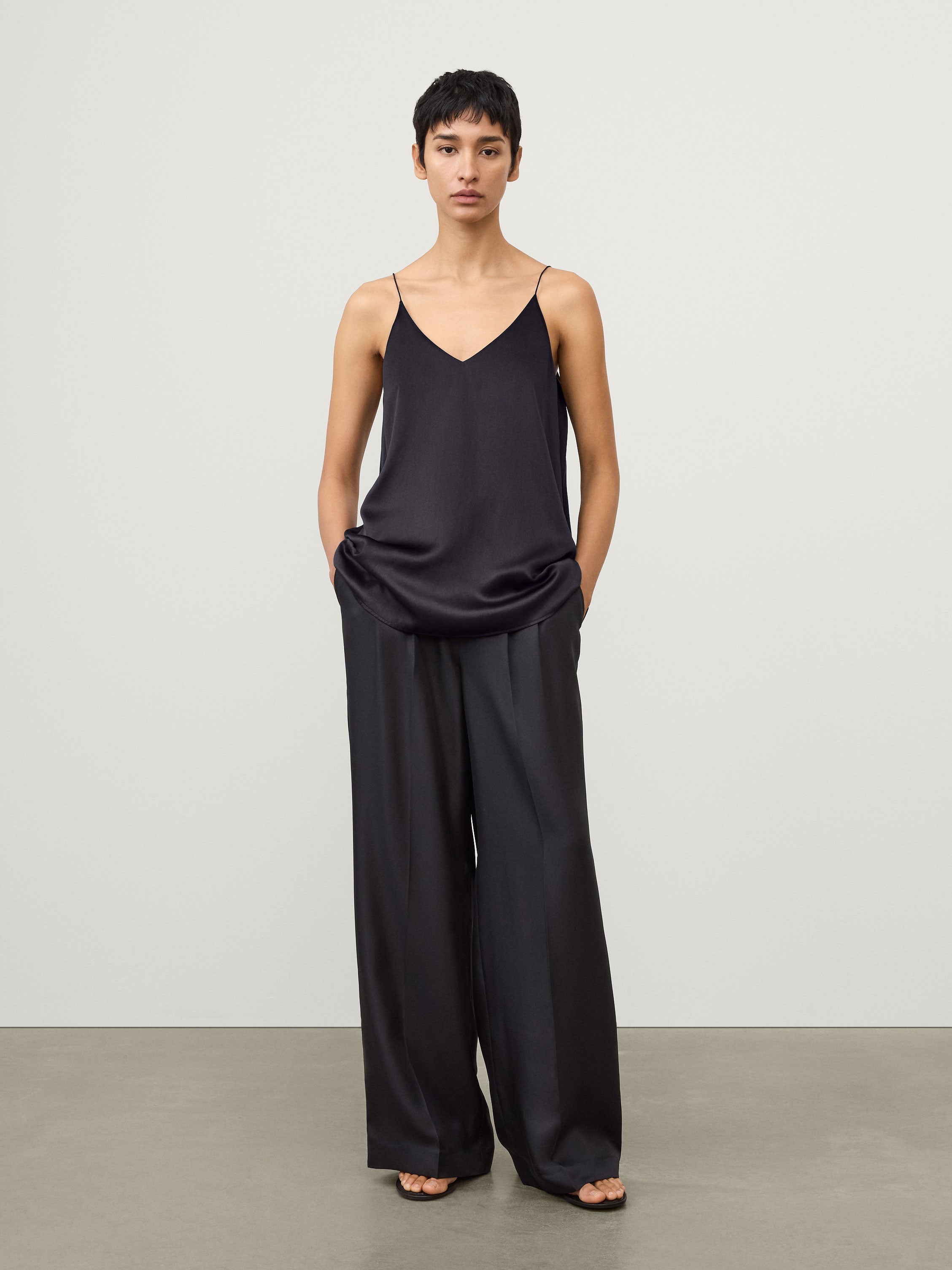 お盆限定価格MURRAL Pigment knit camisole top Camisole Top Midnight | Silk | LISA YANG