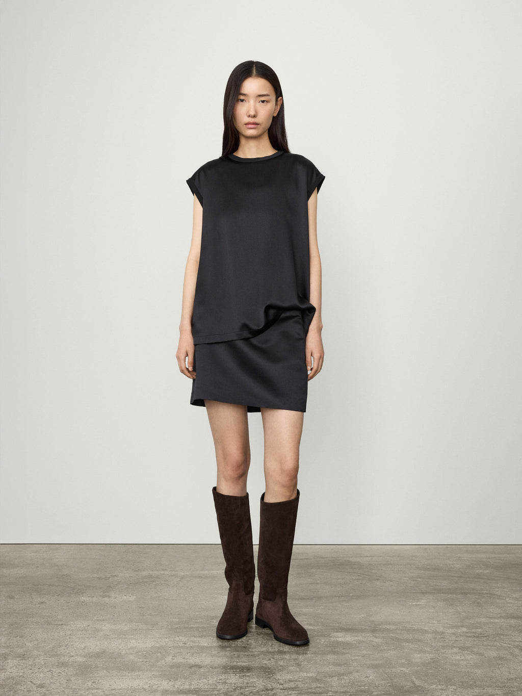 Round Neck Sleeveless Top