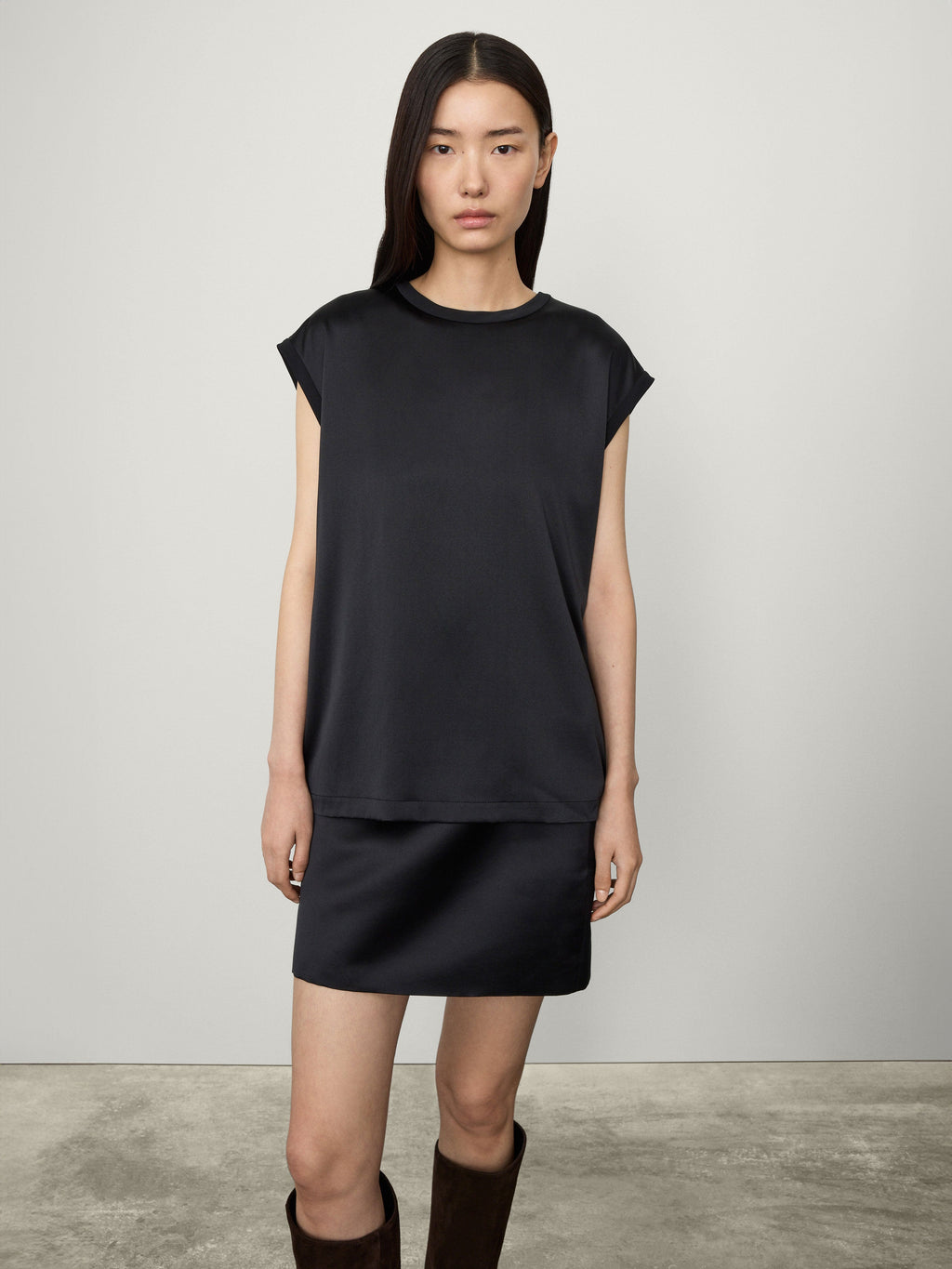 Round Neck Sleeveless Top