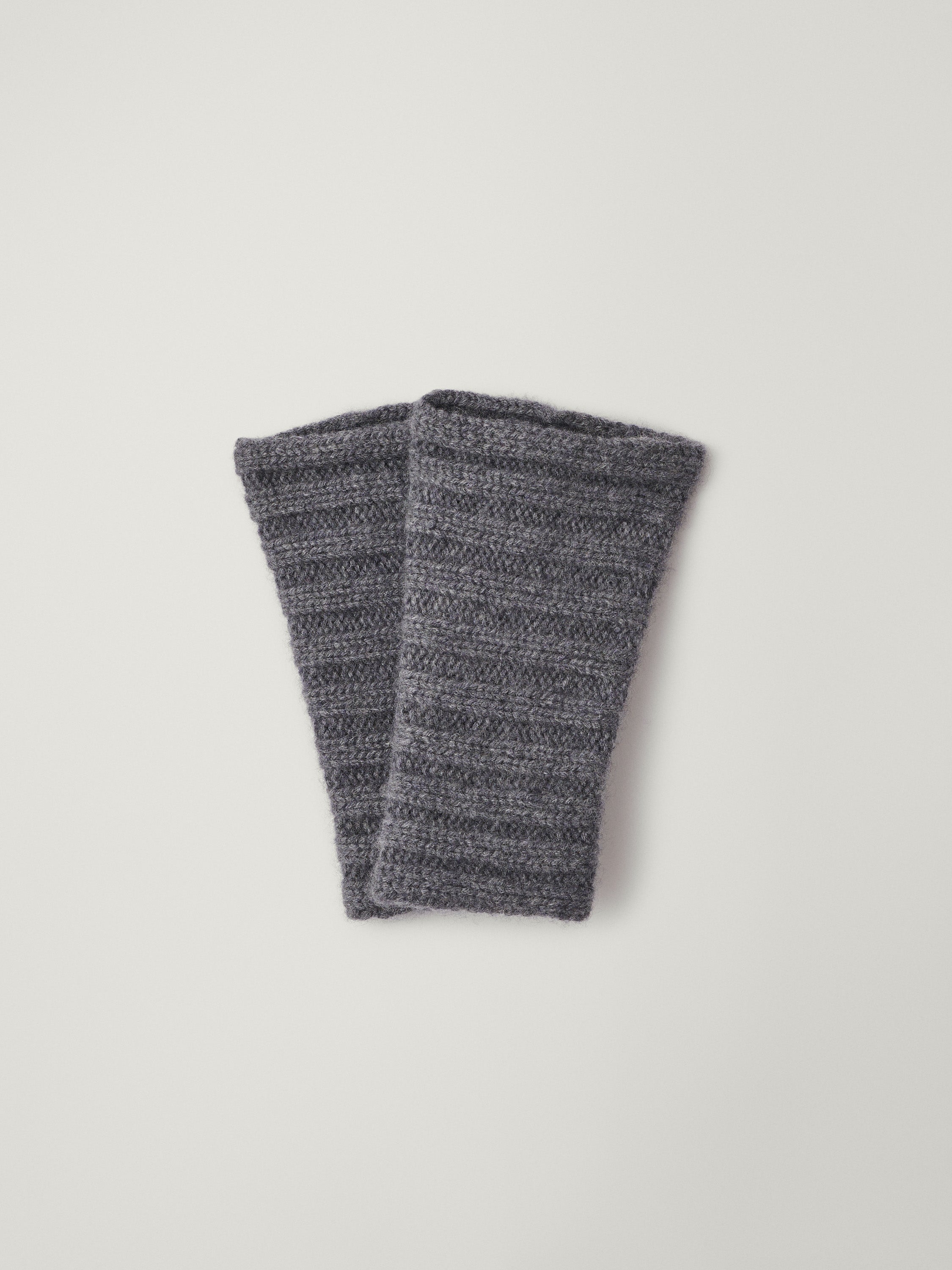 Zarie Arm Warmers Graphite | Cashmere | LISA YANG Zarie Arm Warmers Graphite | Cashmere | LISA YANG