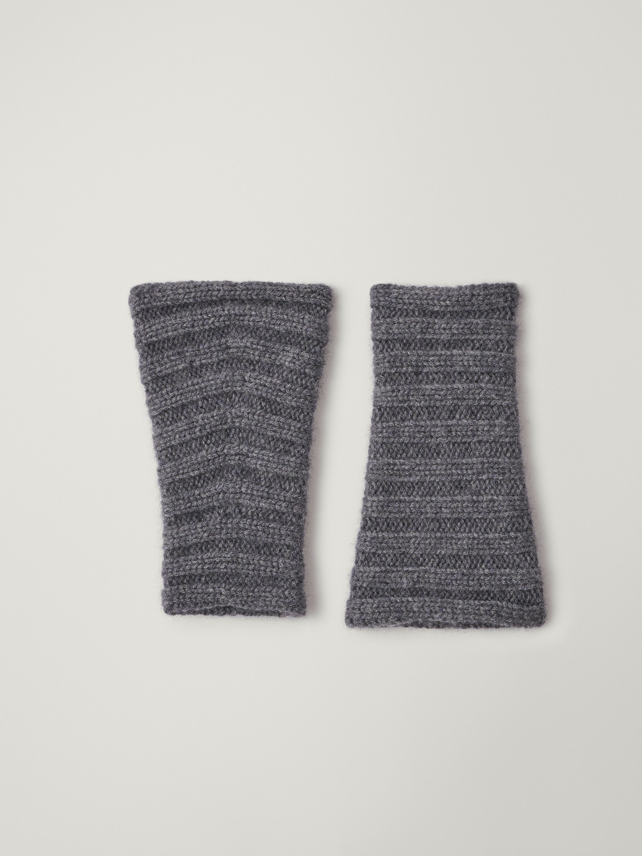 Zarie Arm Warmers Graphite | Cashmere | LISA YANG
