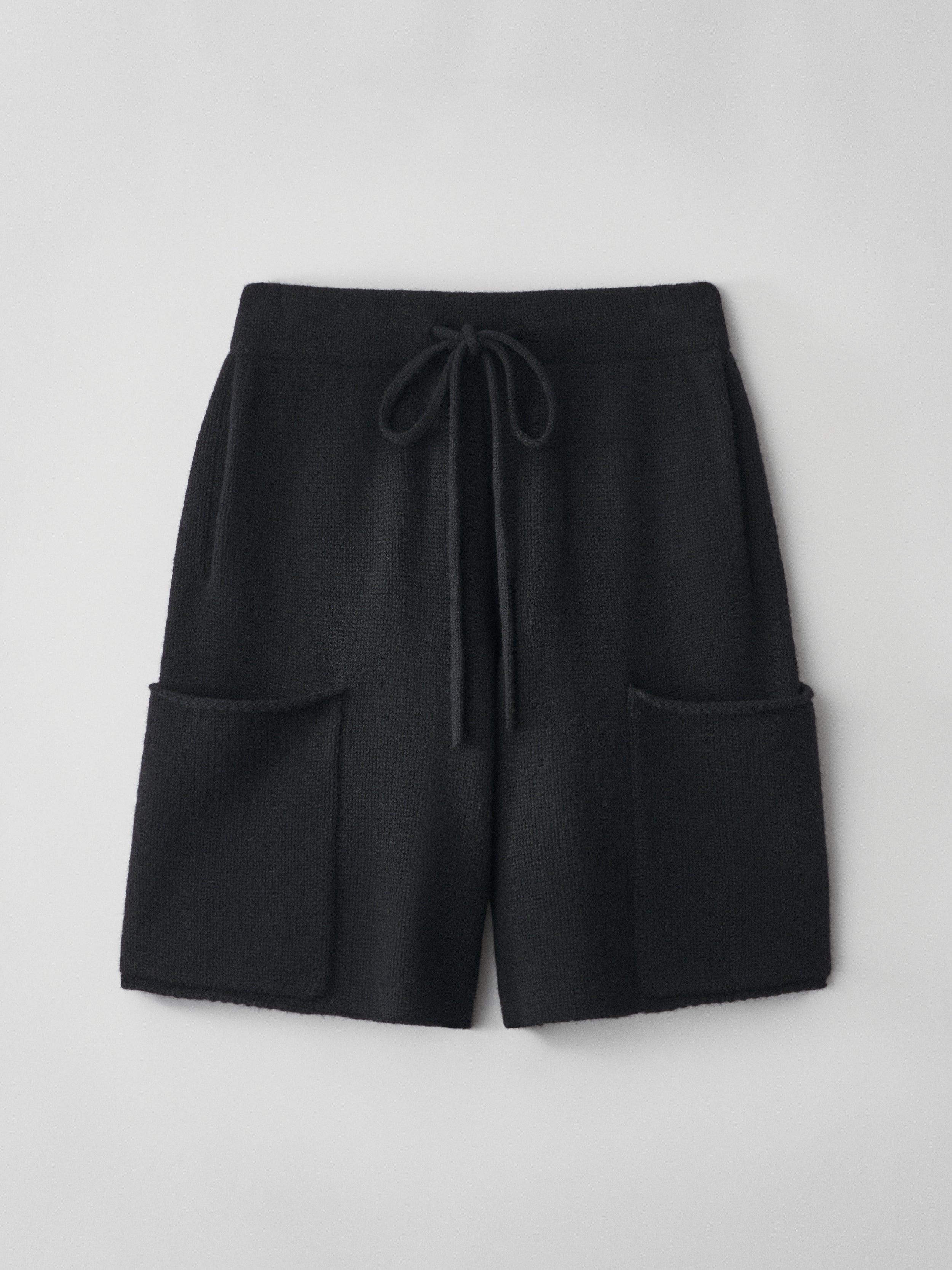 Henli Shorts Black | Cashmere | LISA YANG