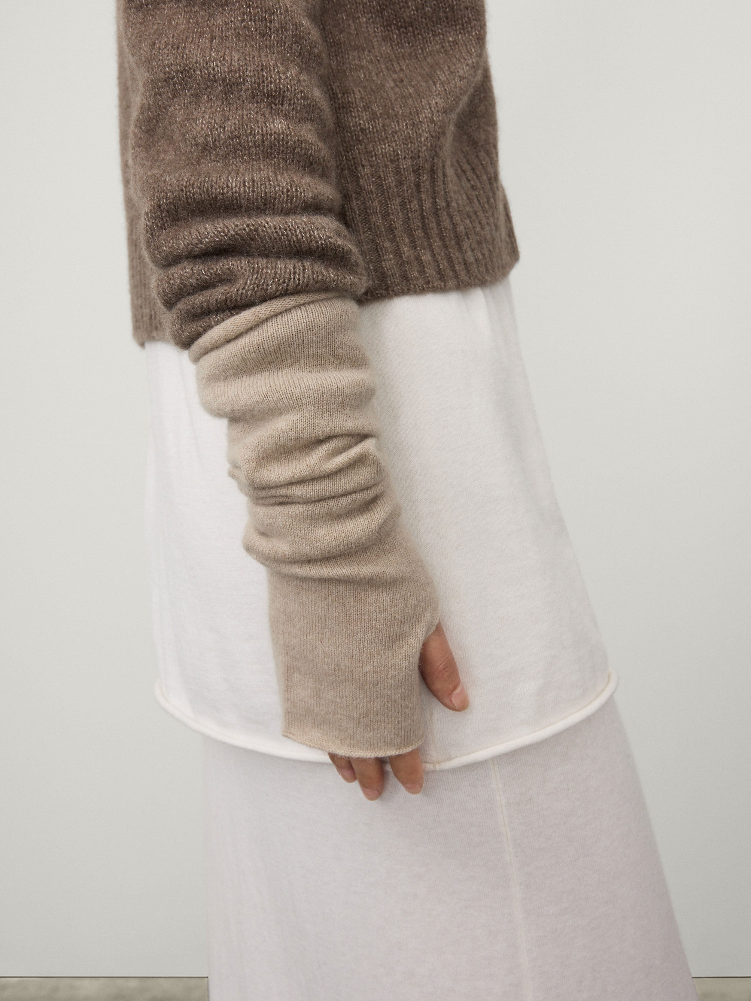 Aspen Arm Warmers Sand | Cashmere | LISA YANG