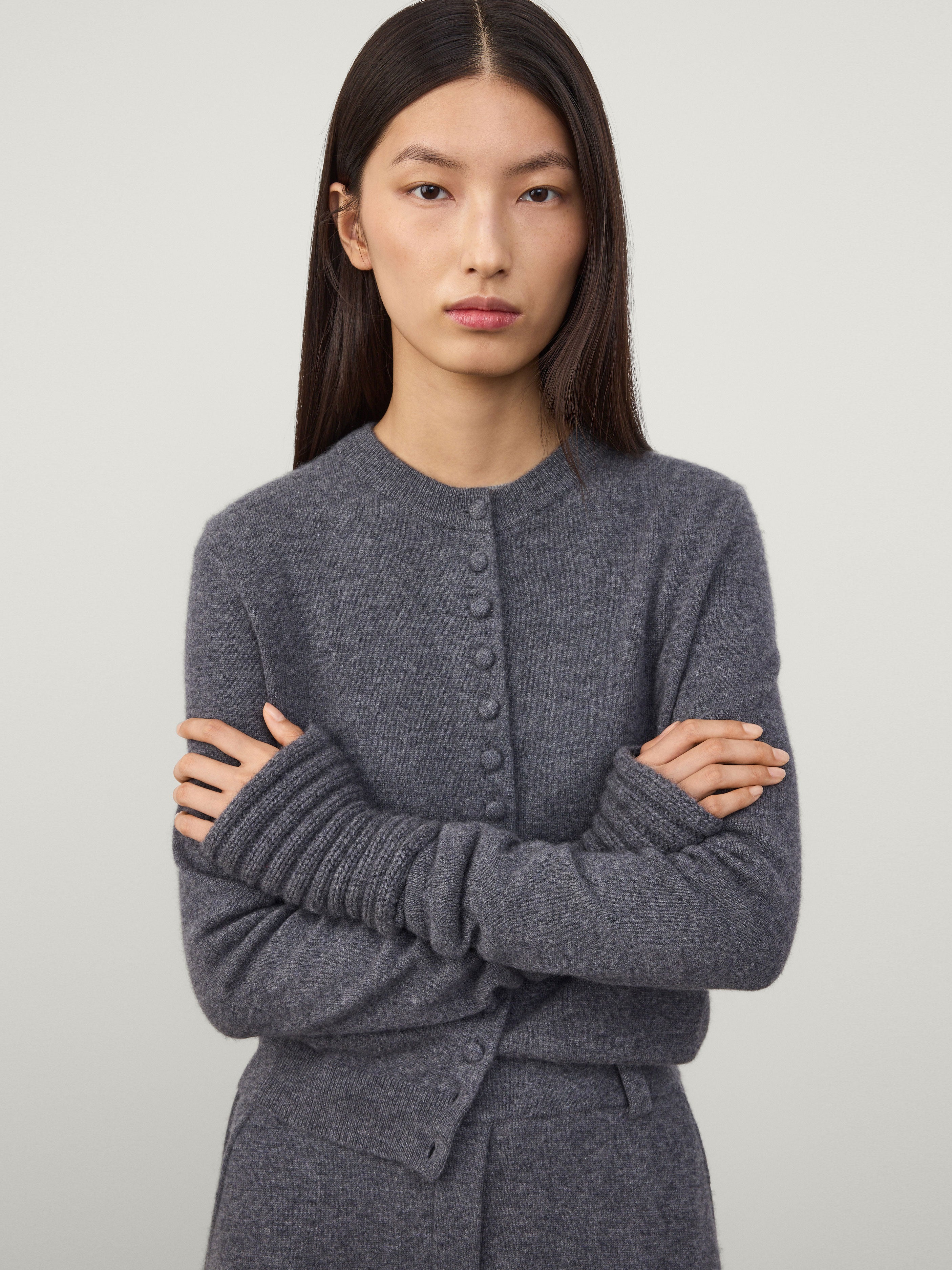Zarie Arm Warmers Graphite | Cashmere | LISA YANG