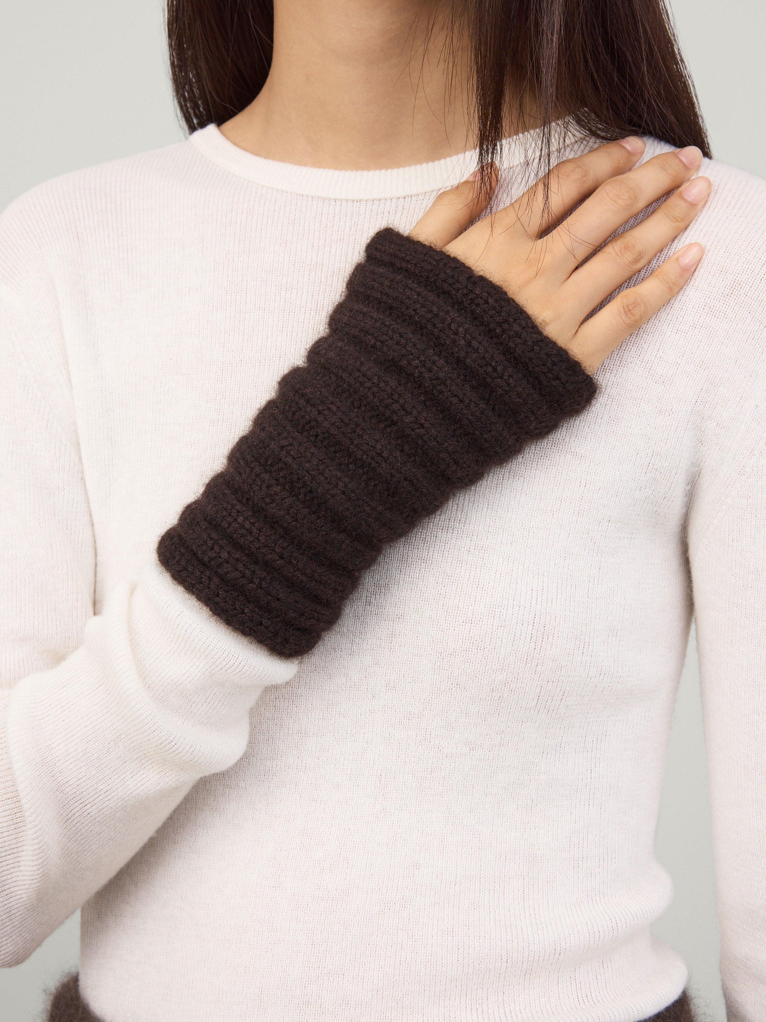 Zarie Arm Warmers Dark Oak | Cashmere | LISA YANG
