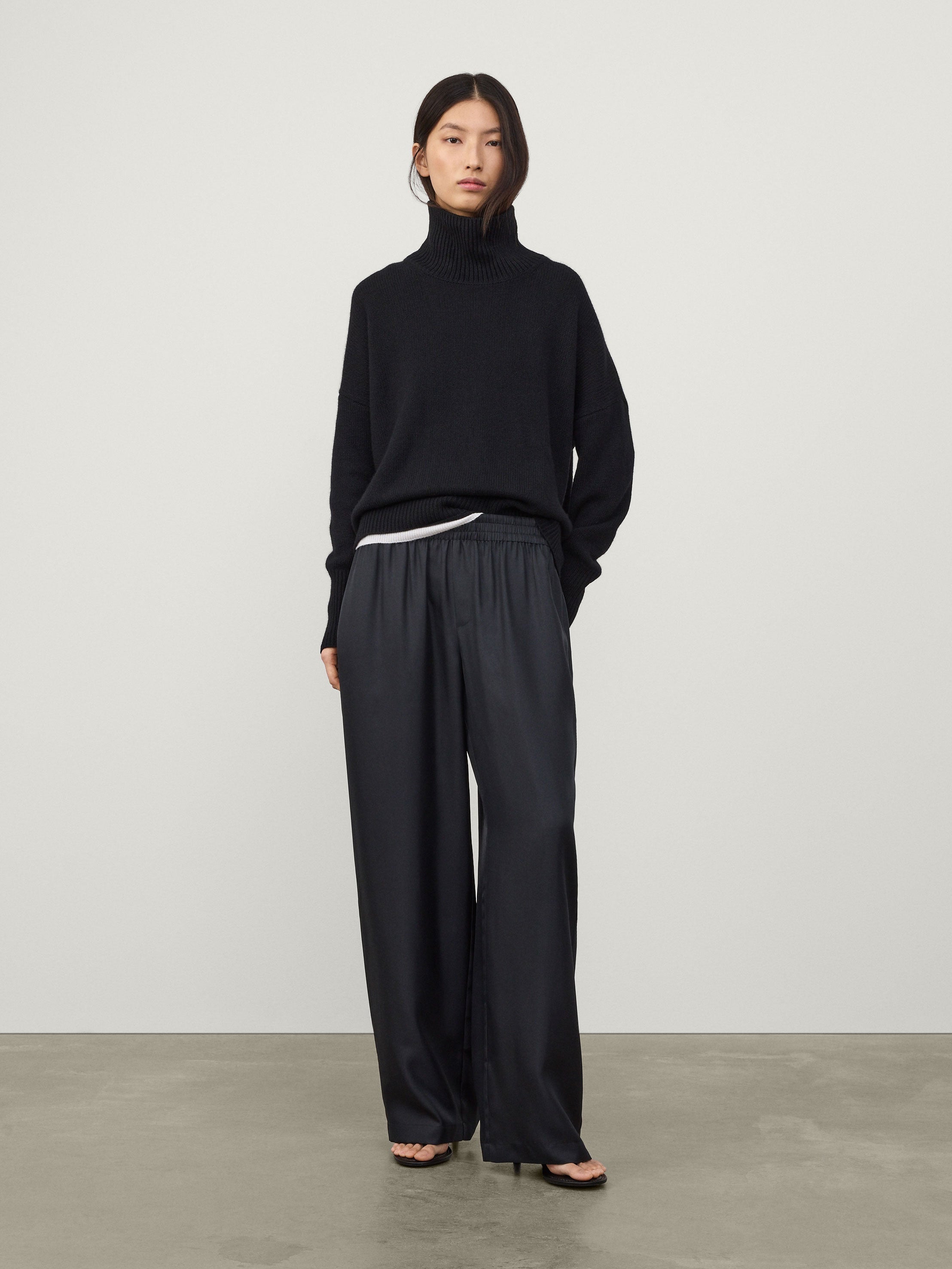 Rina Scarf Black | Cashmere | LISA YANG