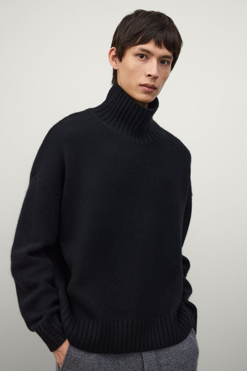 Olai Sweater