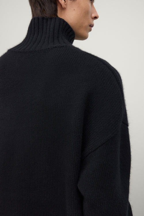 Olai Sweater