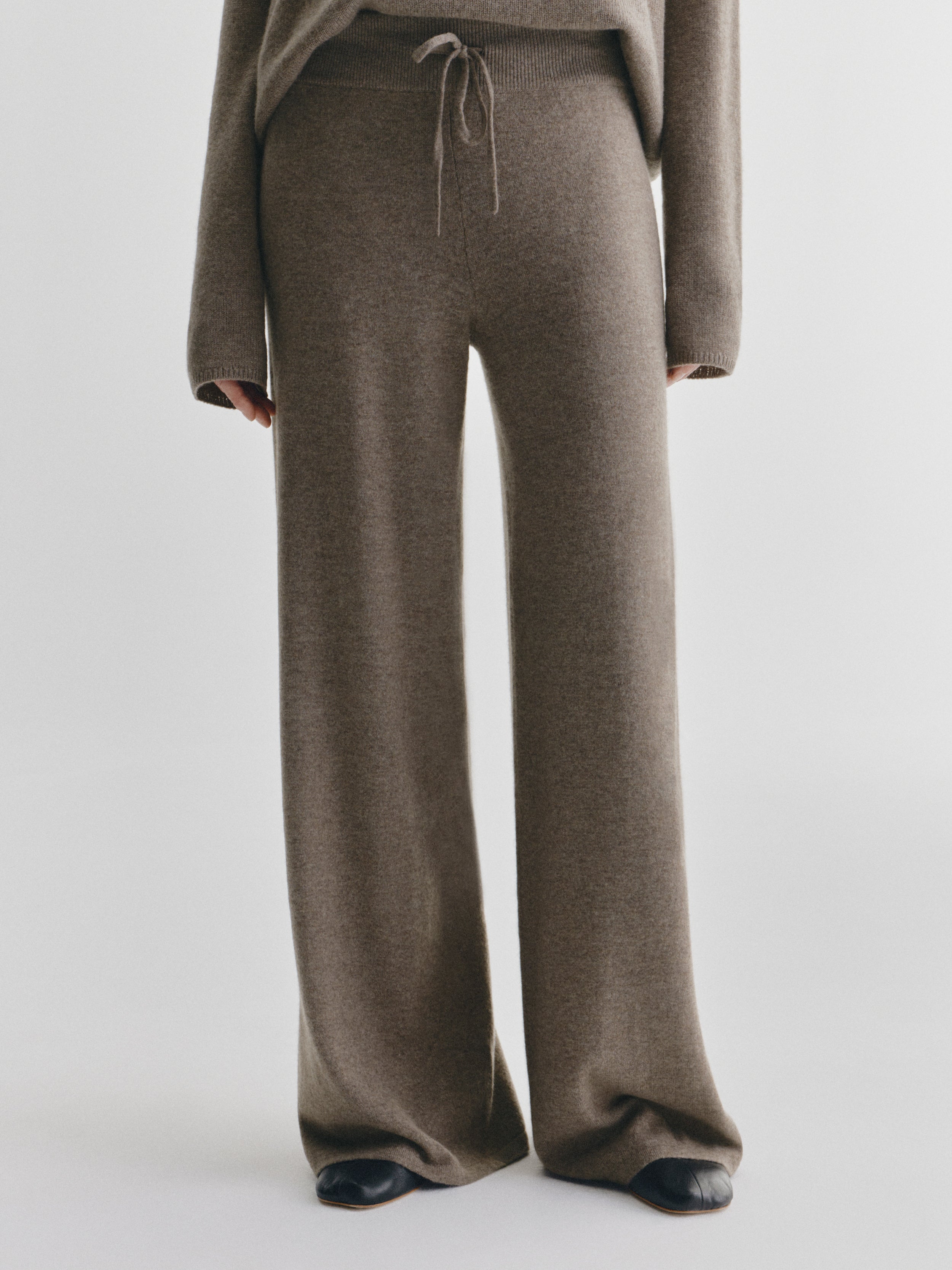 Sofi Trousers Truffle | Cashmere | LISA YANG