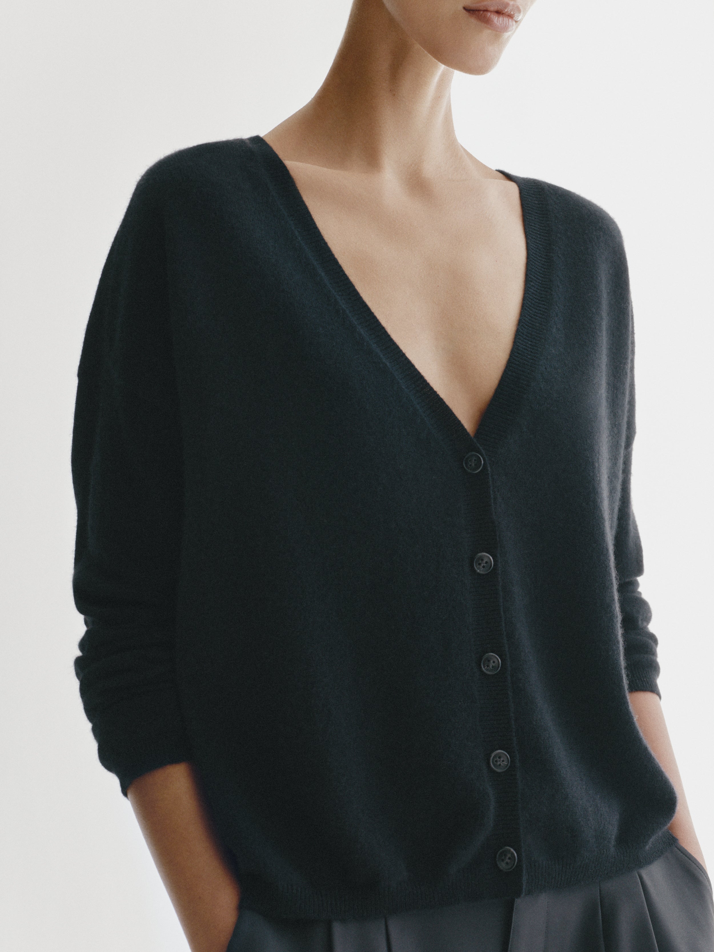 Abby Cardigan Black | Cashmere | LISA YANG