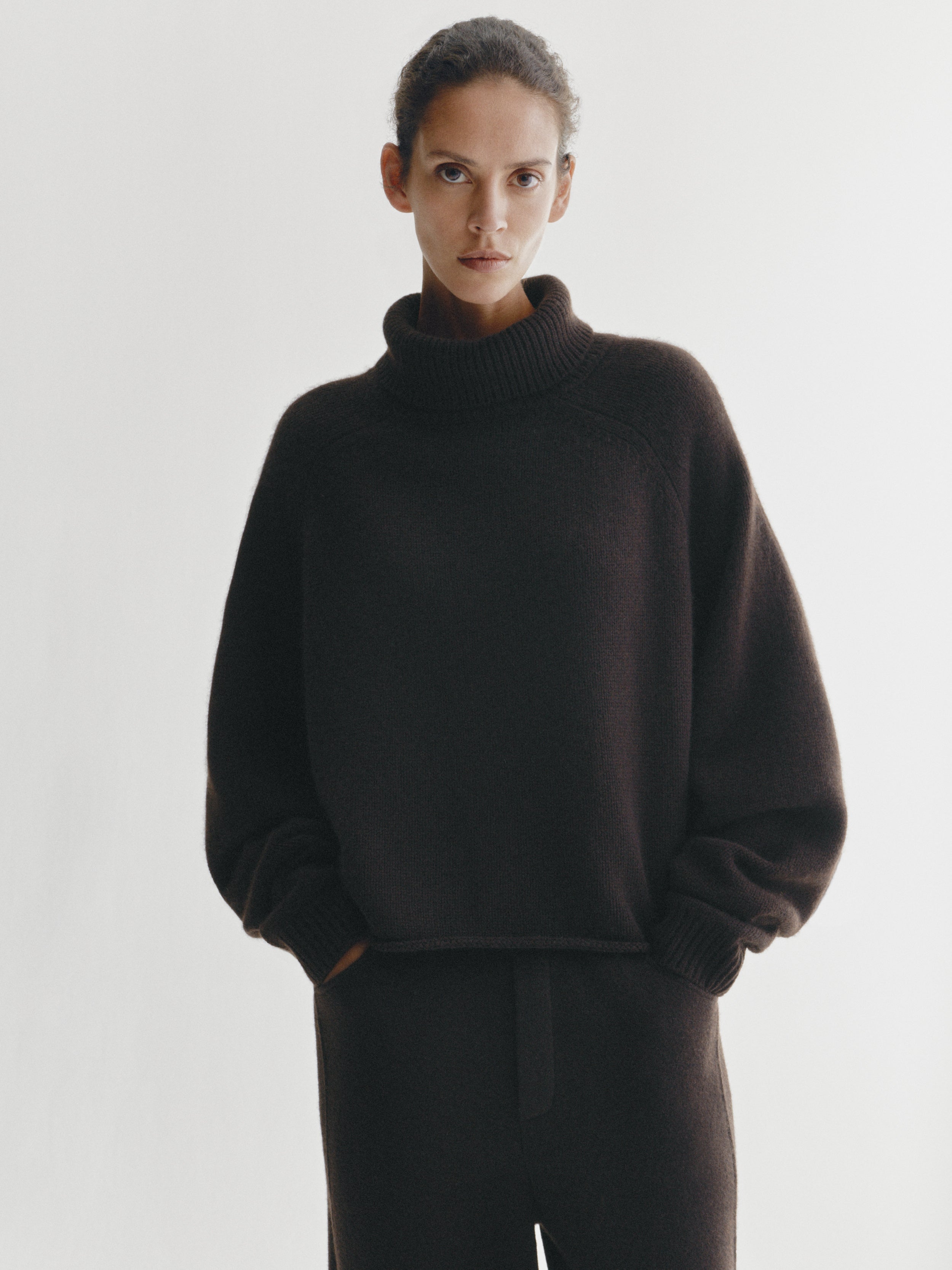 Cathie Sweater Dark Oak | Cashmere | LISA YANG Cathie Sweater Dark Oak | Cashmere | LISA YANG