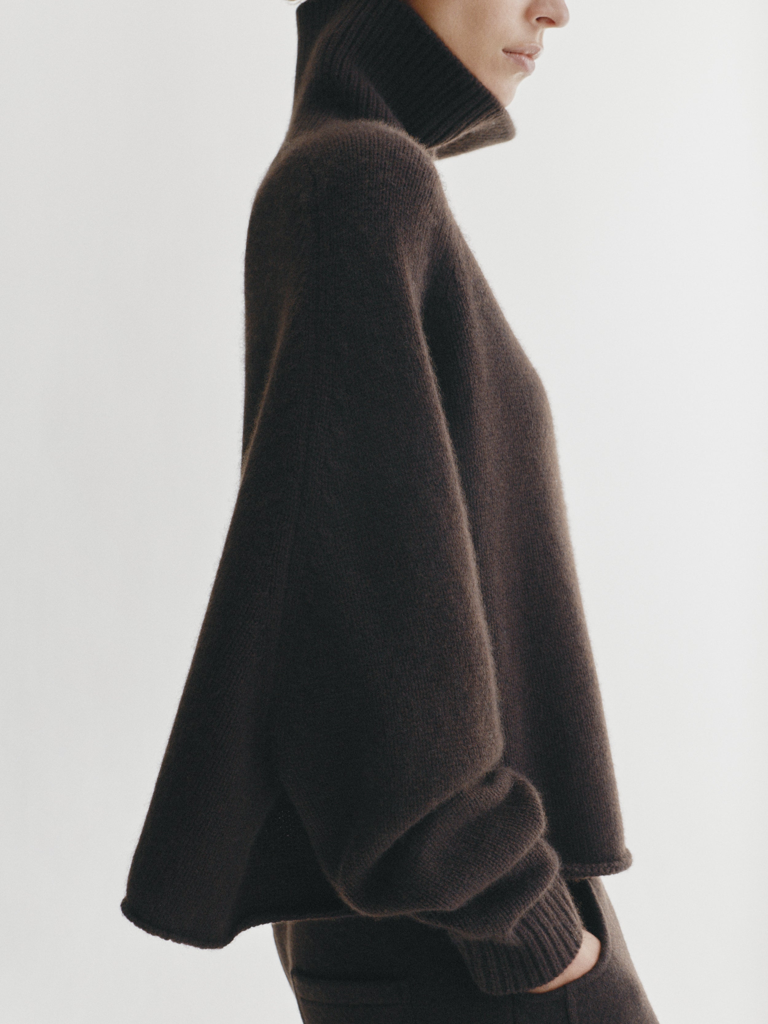 Cathie Sweater Dark Oak | Cashmere | LISA YANG