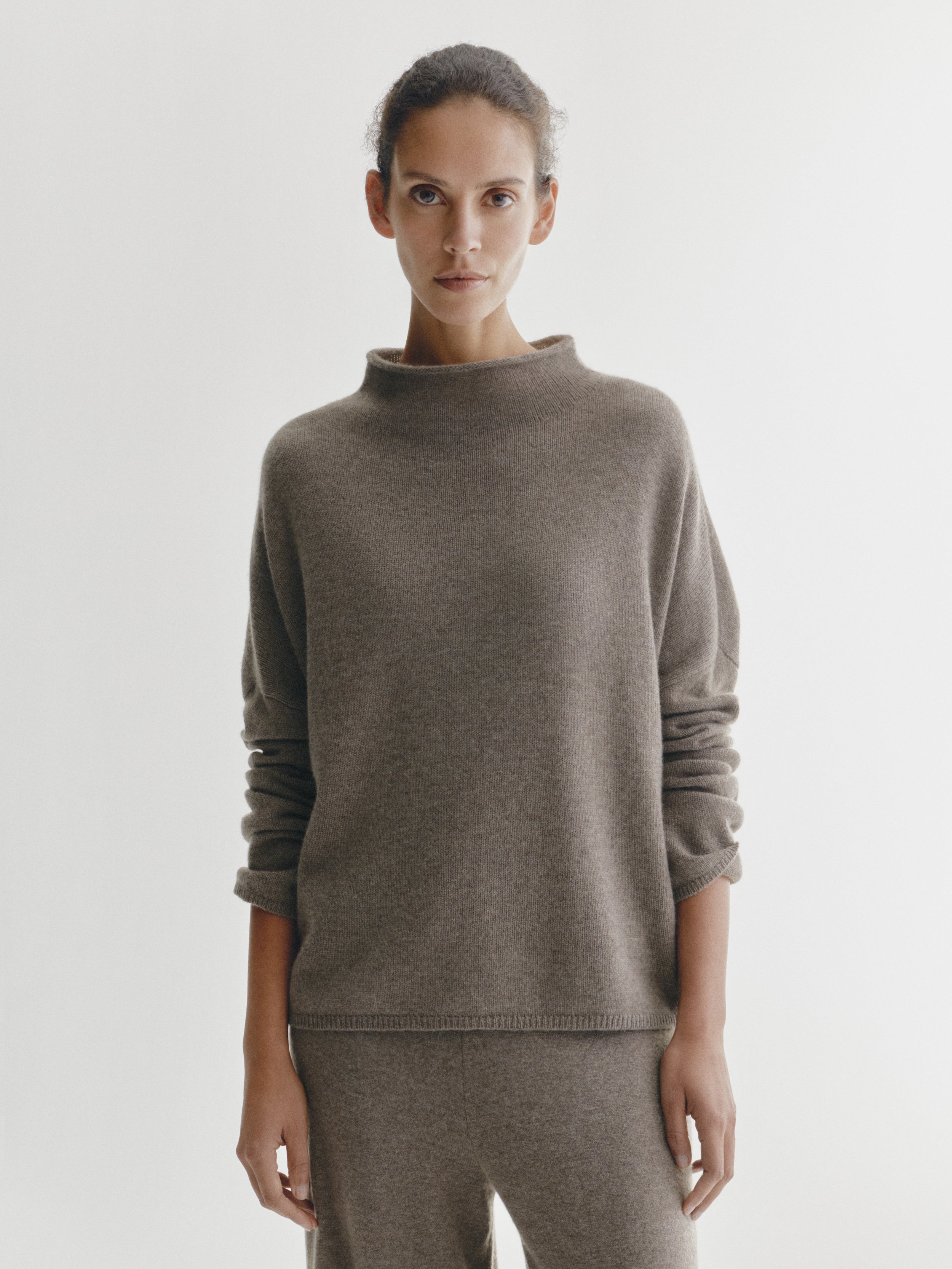 Sandy Sweater Truffle | Cashmere | LISA YANG