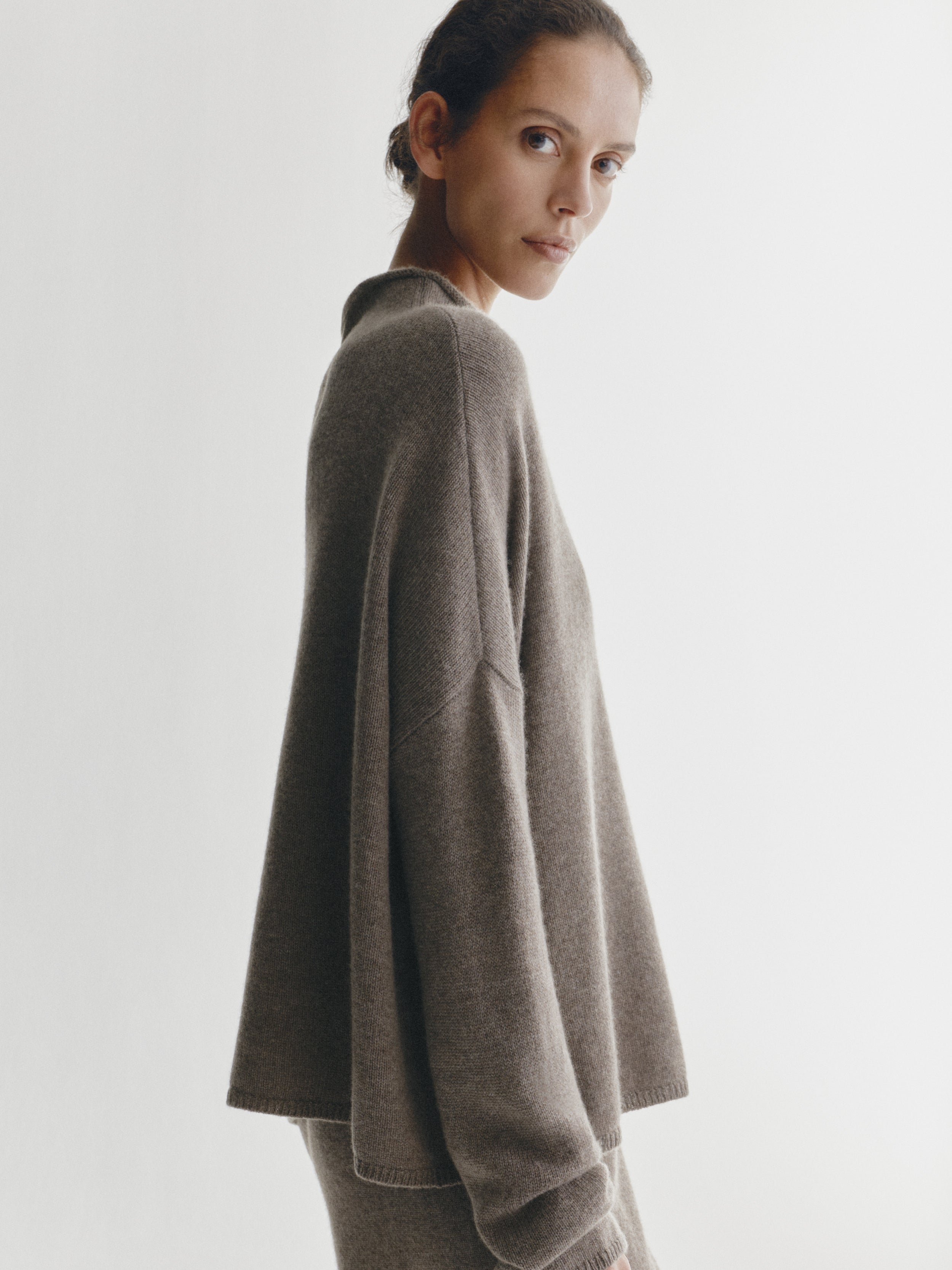 Sandy Sweater Truffle | Cashmere | LISA YANG