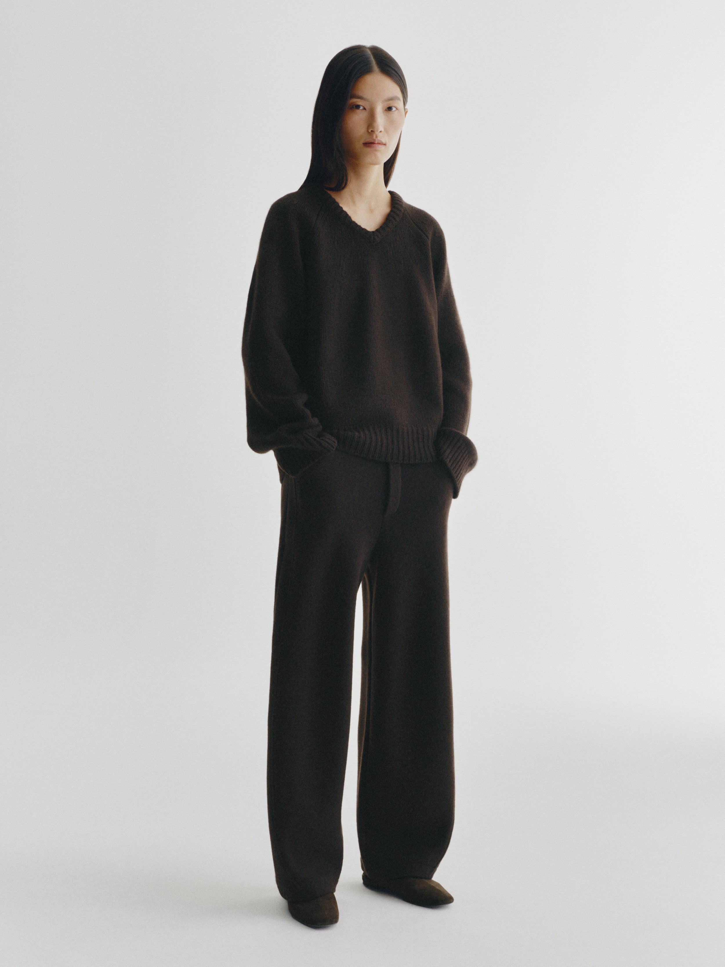 Oia Sweater Dark Oak | Cashmere | Lisa Yang – LISA YANG