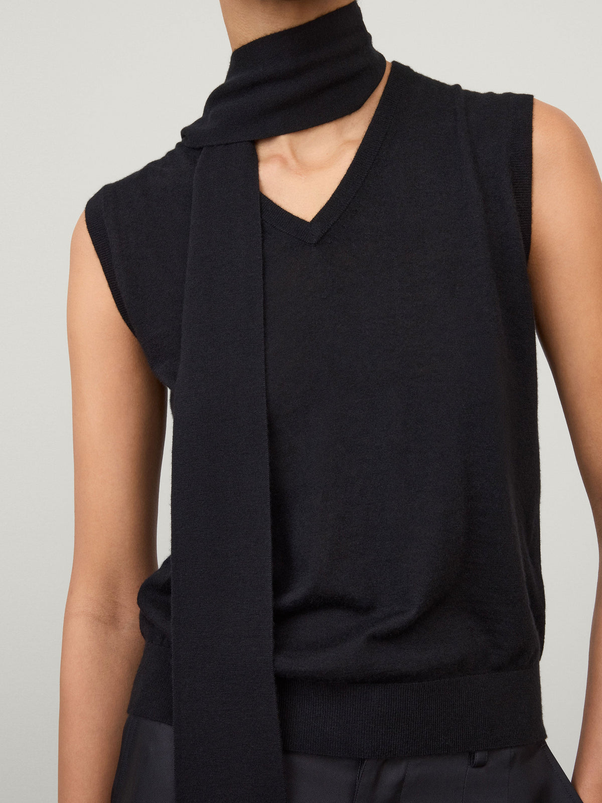 Lauri Scarf Top