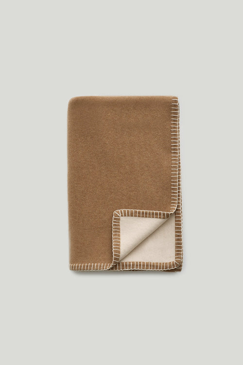 Stockholm Blanket Walnut, Pearl & Cream | Lisa Yang | Light brown & white blanket in 100% cashmere